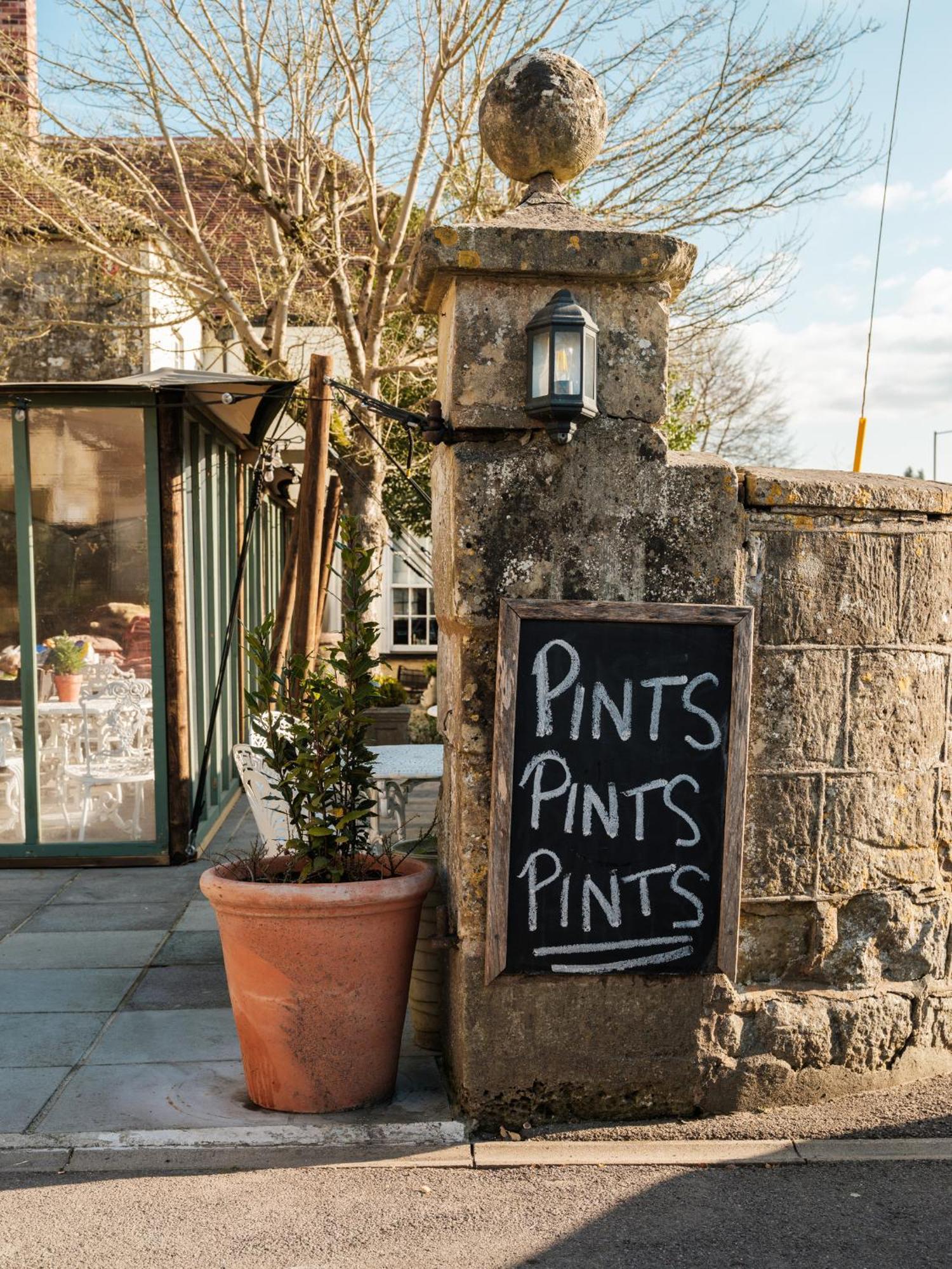 Hotel The Grosvenor Arms Hindon Exterior foto